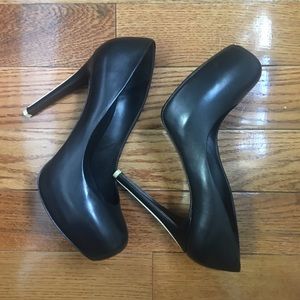 Alepel Black Leather Pump